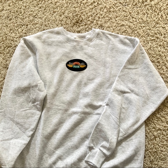 n e w | friends central perk crewneck ♡ - Picture 6 of 8